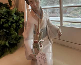 Large Lladro porcelain figure of a Geisha