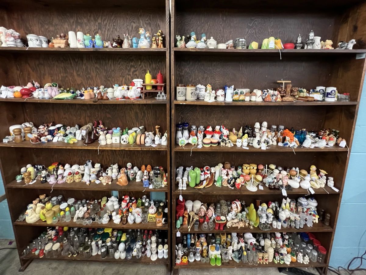 Hundreds of pairs of salt & pepper shakers 
