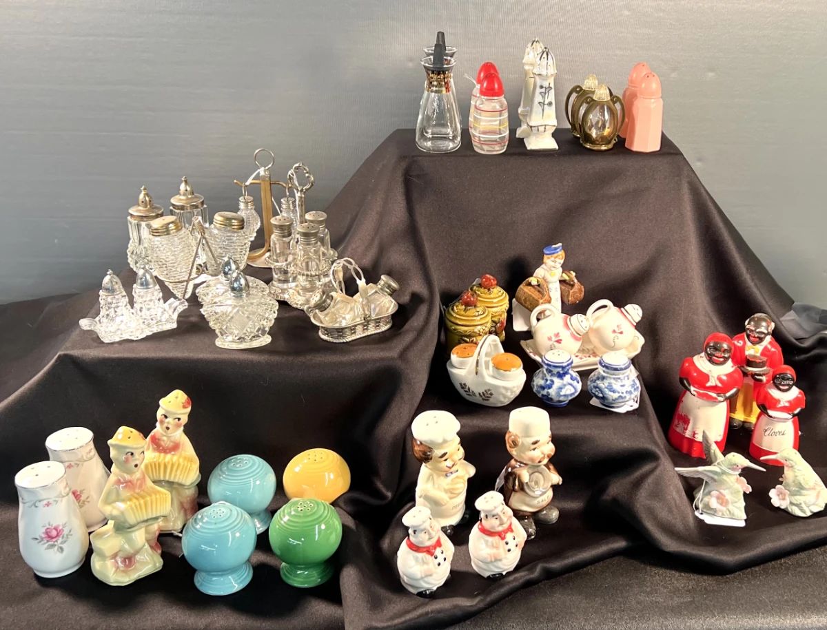 Mid-century, glass, theme S&P shakers