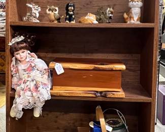 Bookcase with various items 