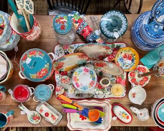 Pioneer Woman brand dinner ware