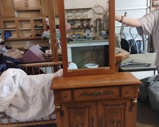 Young Republican Colonial dresser & mirror
