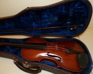 Closer up of Violin Believed to Be Early 1800's German