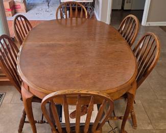 Oak Oval dining Table with 6 chairs and 2 leafs