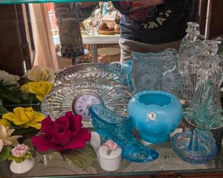 Capidomonte porcelain flowers, Fenton