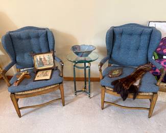 Accent Chairs 