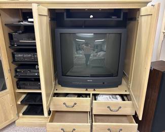 Rattan entertainment centet