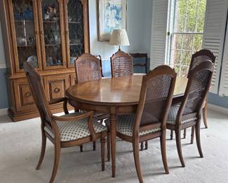 Drexel kitchen table w/ 3 leaves & 6 chairs