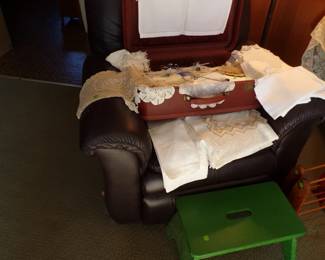 LAZYBOY RECLINER ,LINENS FOOTSTOOL