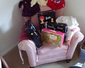 UPLHOLSTERED CHAIR, BARBIE DOLLS