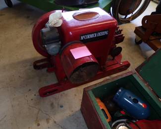 VINTAGE MCCORMICK-DEERING GASOLINE ENGINE