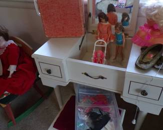 CHILDS DRESSER