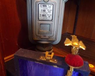 OLD PARKING METER  BANK SEWING ITEM