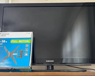 Samsung 40 TV , Commercial Electric Full Motion Wall Mount