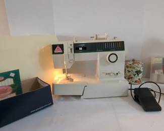 Singer Sewing Machine and Accessories