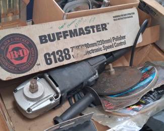 vintage Black & Decker Buffmaster 6138 polisher, featuring a 7-inch/180mm disc for car polishing