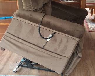 Like new Lift Chair and recliner