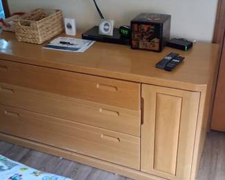 Pine server storage cradenza
