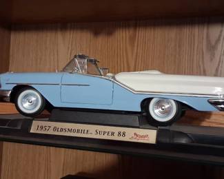 1:18 scale diecast model of a 1957 Oldsmobile Super 88 Convertible manufactured by Yat Ming under the Road Signature brand.