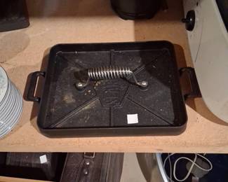 SearBQ cast iron press and griddle set designed to cook both sides of meat simultaneously