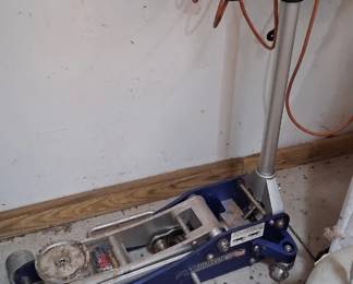 Another floor jack