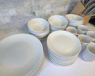 Mainstays White Ceramic Dinnerware Set