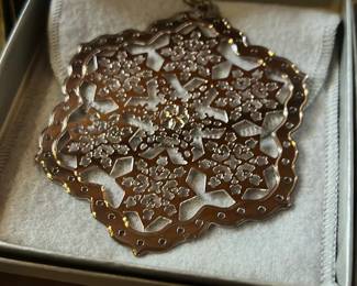 2003 Metropolitan Museum Snowflake Ornam