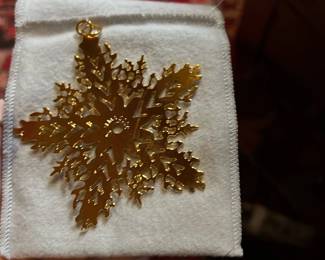 Metropolitan Museum 2008 Gold Ornament