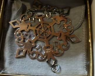 Metropolitan Museum 2000 Snowflake Ornam