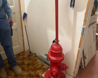. . . 1930's refurbished Detroit fire hydrant repurposed as lamp!