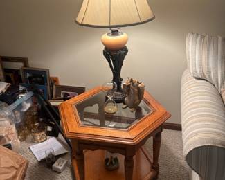 . .. another lamp table and accent lamp