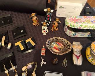 Fashion Rings & Pins 