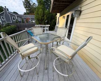 Outdoor Pub Height Set