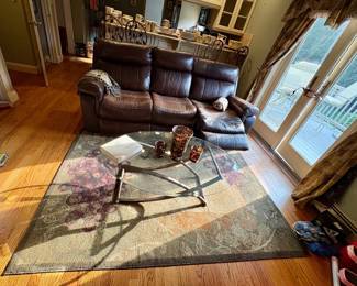 Area Rug & Coffee Table 