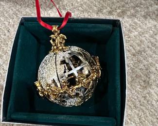 Lunt Silversmiths "Peace on Earth" Christmas Ornament