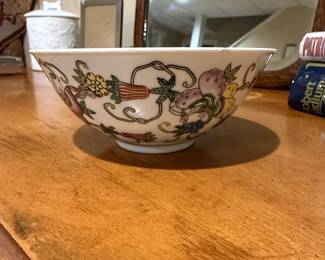 Chinese Export Porcelain Famille Rose Bowl