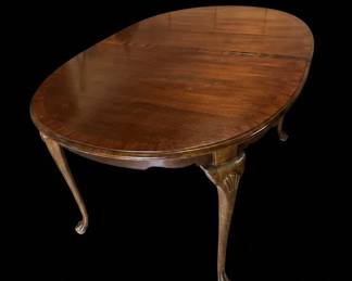 Queen Anne Style Solid Mahogany Dining Table with Claw Feet