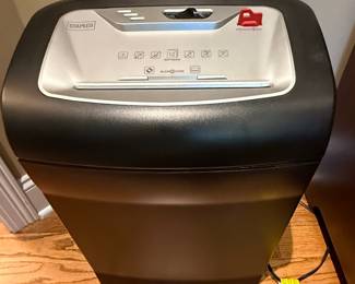 Staples 12-Sheet Cross-Cut Shredder