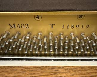 Yamaha M402 Oak Upright Piano