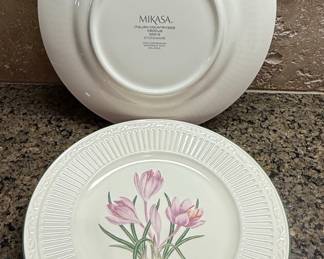 Mikasa Italian Countryside Crocus Dinner Plate