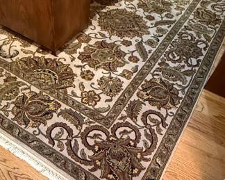 Agra Style Floral Area Rug