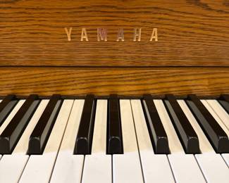 Yamaha M402 Oak Upright Piano