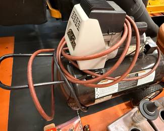 Black Max Coleman Powermate Air Compressor