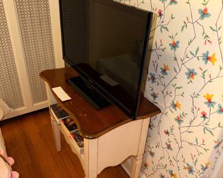 Items Located In The 1st Bedroom