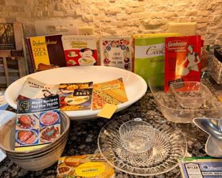 Items Located In The Kitchen Bar Area