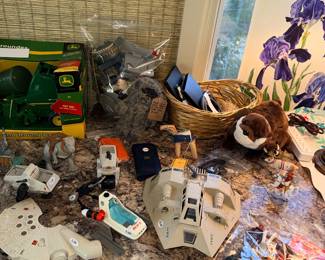 Items Located In The Sun Room / Office