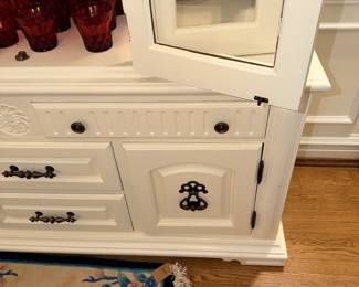 Items Located In The Entry Way