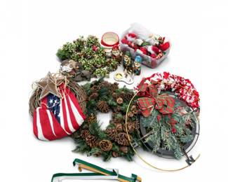 105 VintageChristmasDecorLotwGnomesWreathsSantaFigureMore