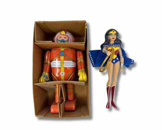 23 VintageWonderWomanFigureTinRobotWindUpToyLotwBox