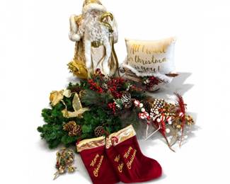 89 ChristmasDecorLotwSantaFigureWreathStockingsHolidayAccen
